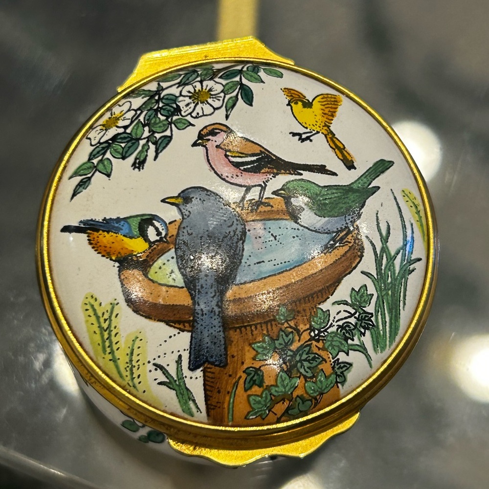 Bilston & Battersea Halcyon Days Enamel Box - 'Birds At Bird Bath'